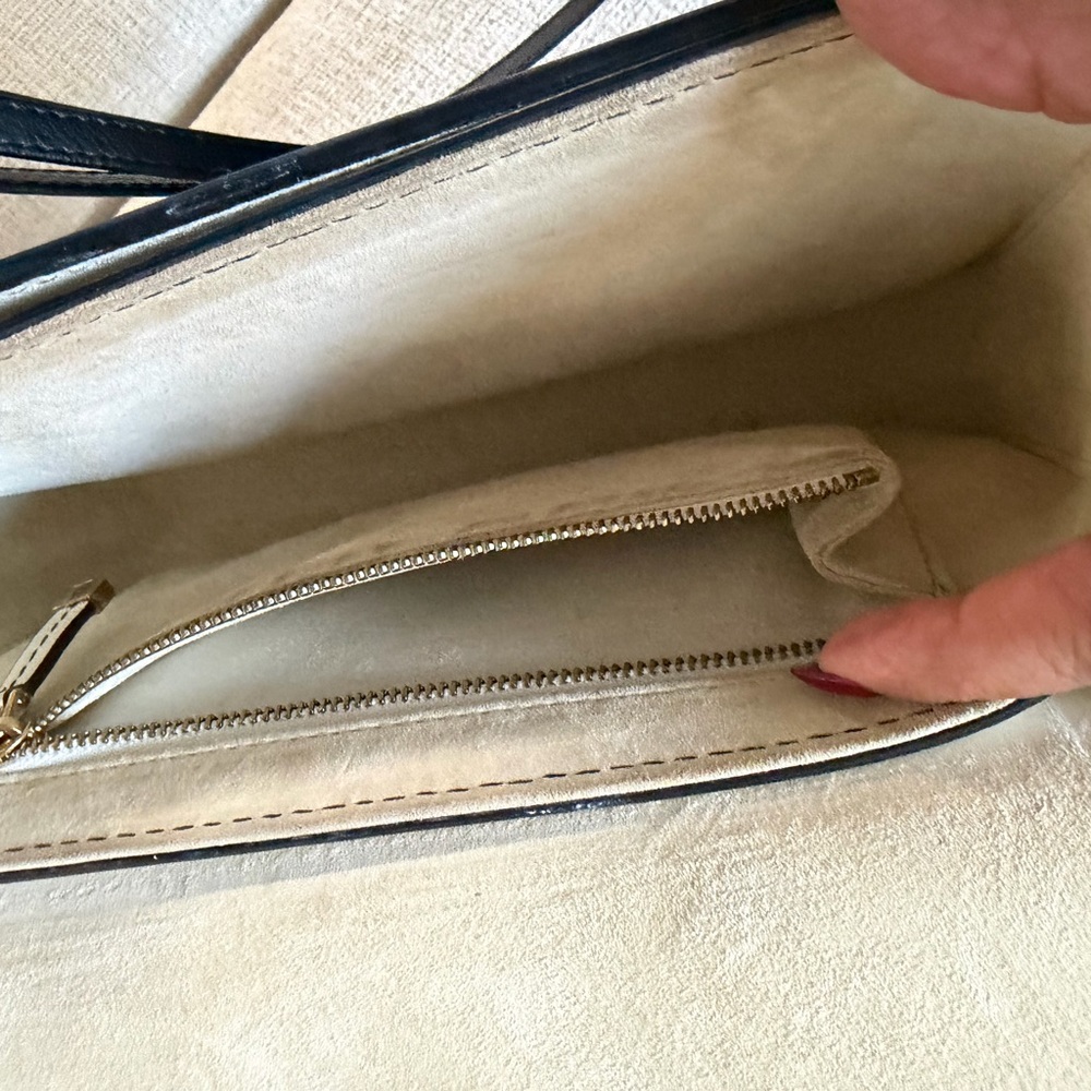 Dior White Crossbody Bag with Gold Logo - Picture 4 of 9